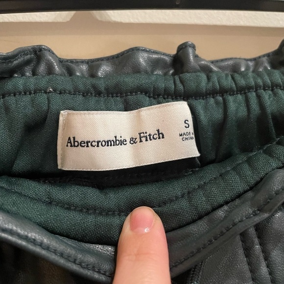 Abercrombie & Fitch Vegan Faux Leather Jogger Pants Dark Green / Evergreen Small - Picture 6 of 6